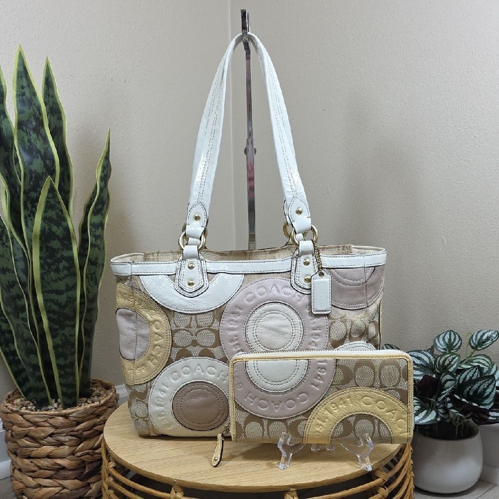 Coach Signature Snap Head Wallet & Matching Bag Set